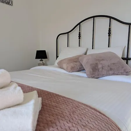 Le Jardin Secret, Vue Sur Le Chateau & Parking