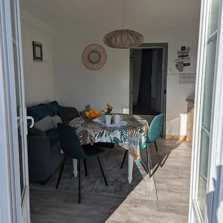 Le Jardin Secret, Vue Sur Le Chateau & Parking * فوا